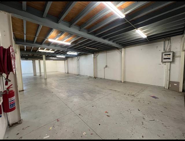 430M² WAREHOUSE TO LET IN STRIJDOMPARK